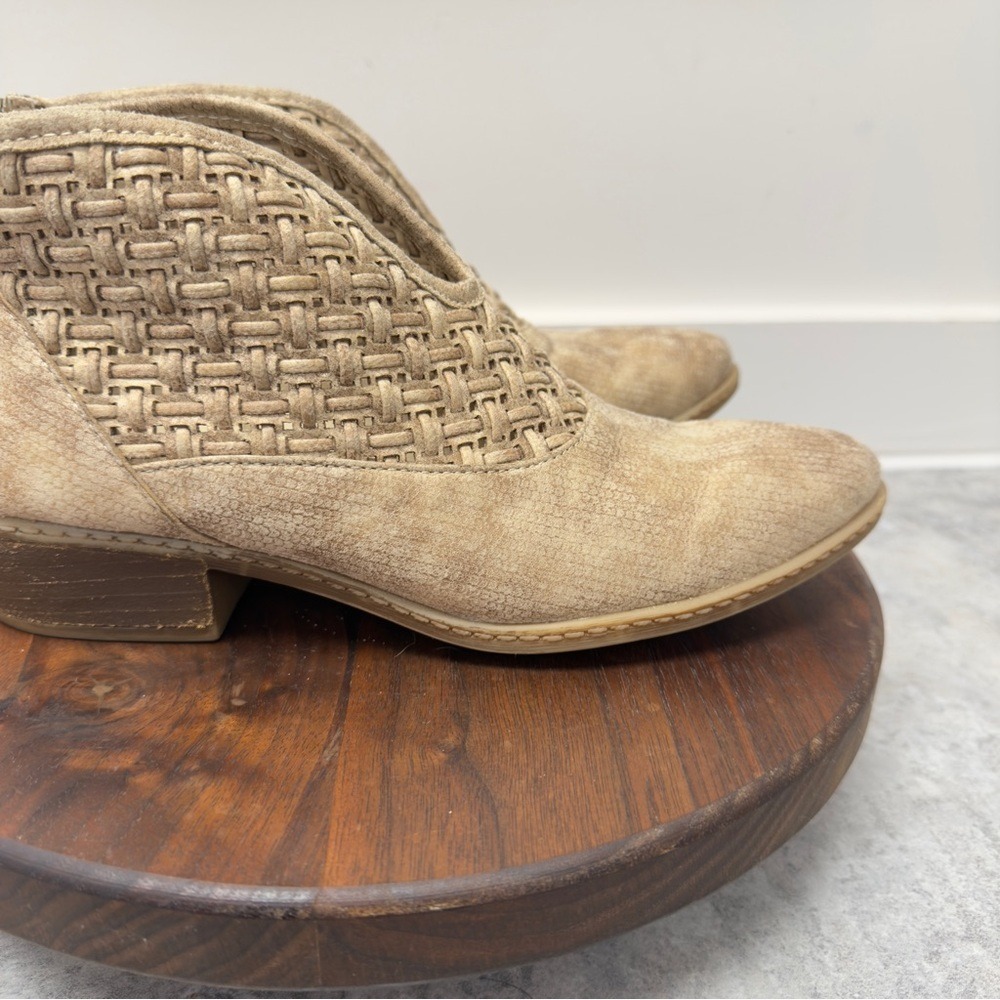 Not Rated Tan Woven Ankle Booties V-Cut Back Zip Block Heel Shoes Womens